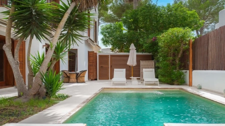 Ground-Floor Flat for Sale in Santa Gertrudis with Large Private Pool