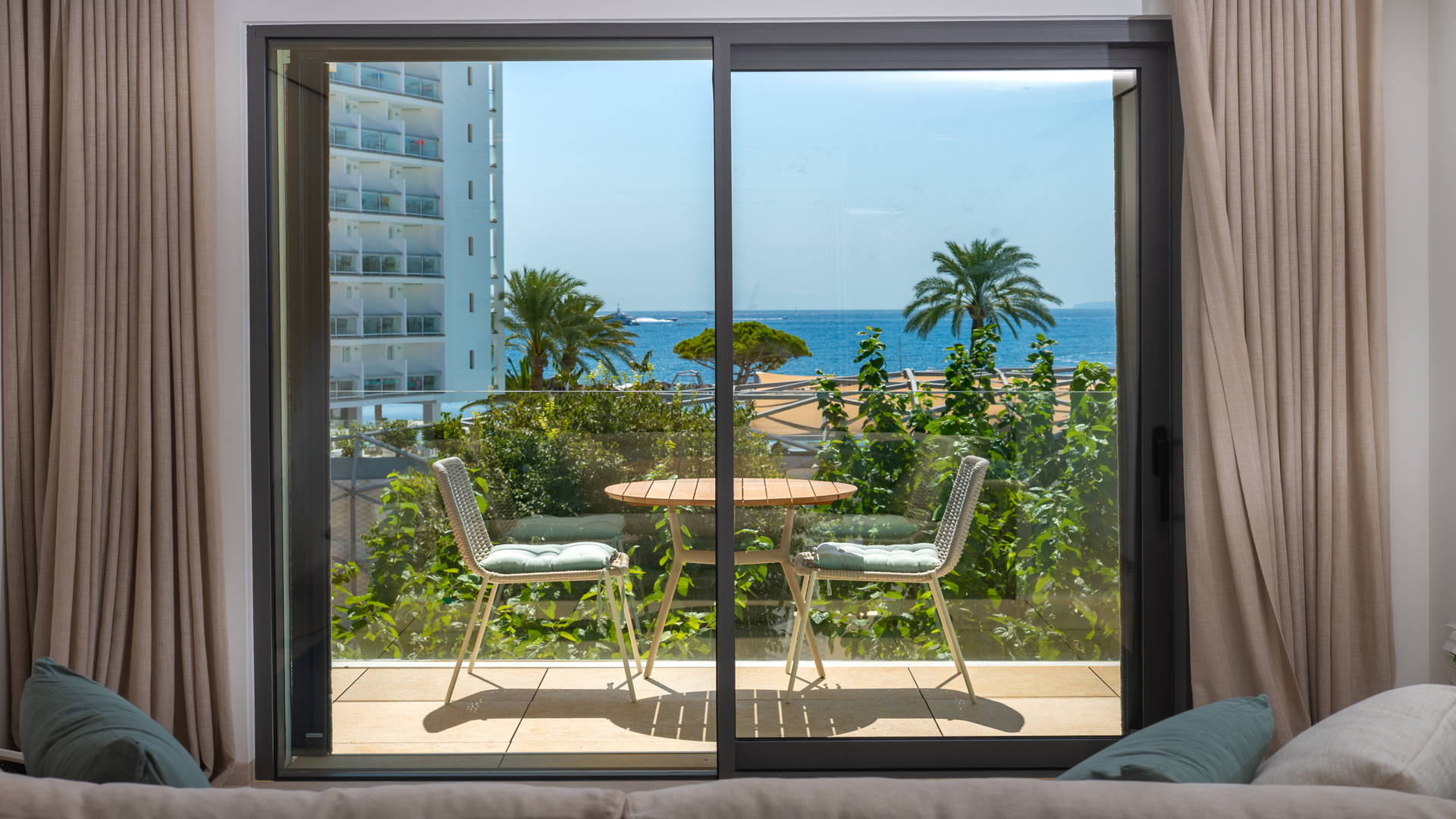 Appartement in Hippiements Playa d’en Bossa met zeezicht