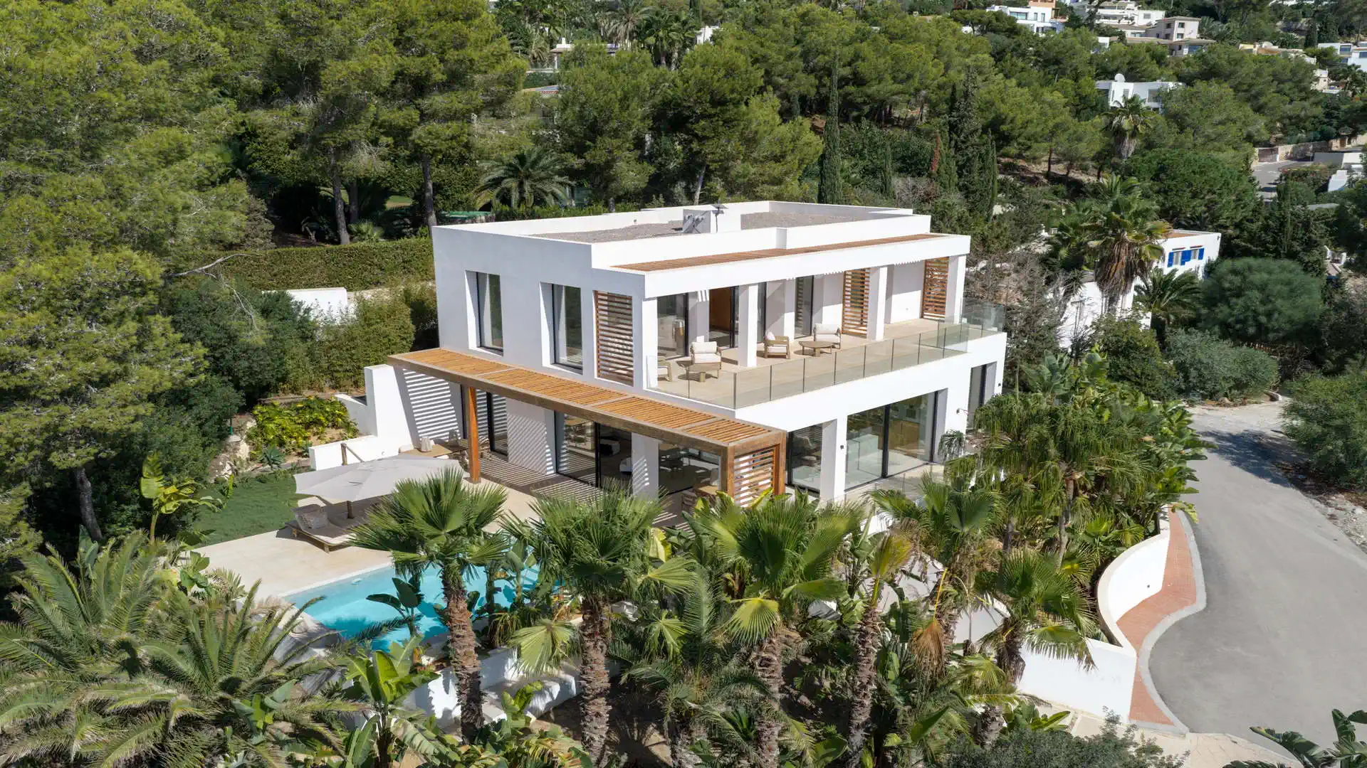 Villa contemporánea en Can Furnet con piscina privada